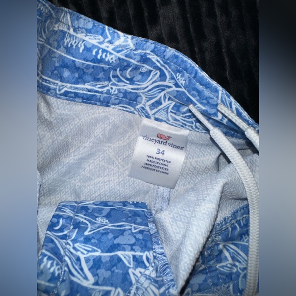 Men’s Vineyard Vines bathing suit - Picture 3 of 4